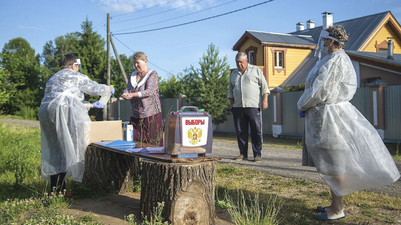 Члены избиркомов выступили против трехдневного голосования. Они собрали 400 подписей под обращением к ЦИК