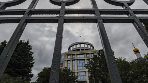 Дайджест: запрет структур Навального как сигнал Путина Байдену; когда и где наблюдать солнечное затмение