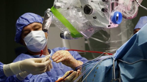 В России меняют правила помощи онкобольным. Почему часть врачей против нового порядка?