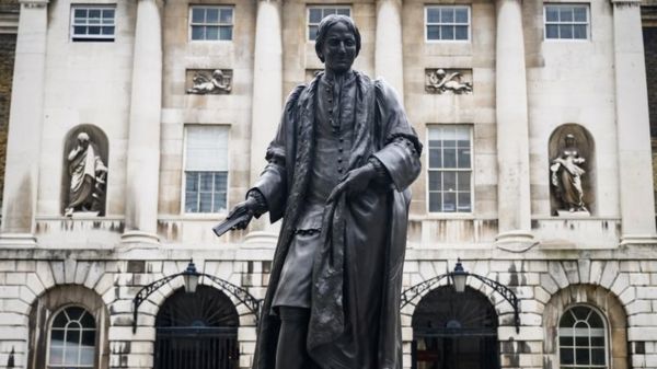 "Эти чувства игнорировать нельзя". В Лондоне снесут памятники работорговцам