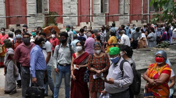 Запад передумал открывать секреты ковидных вакцин: США не убедили Европу отказаться от патентов