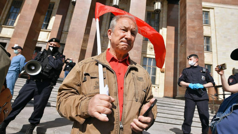 Депутат Госдумы потребовал проверить данные о принуждении бюджетников к участию в голосовании «Единой России»