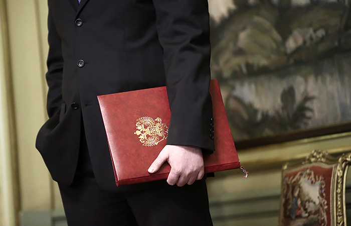 Дипломаты РФ получили в Минске разрешение на доступ к россиянину Дудникову