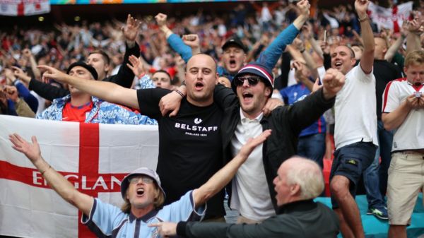 Триумф Англии и Украины на Евро-2020. Как болельщики переживали и праздновали в Киеве и Лондоне – фотографии