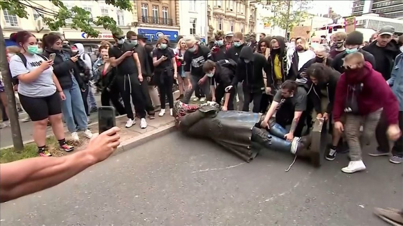 "Эти чувства игнорировать нельзя". В Лондоне снесут памятники работорговцам