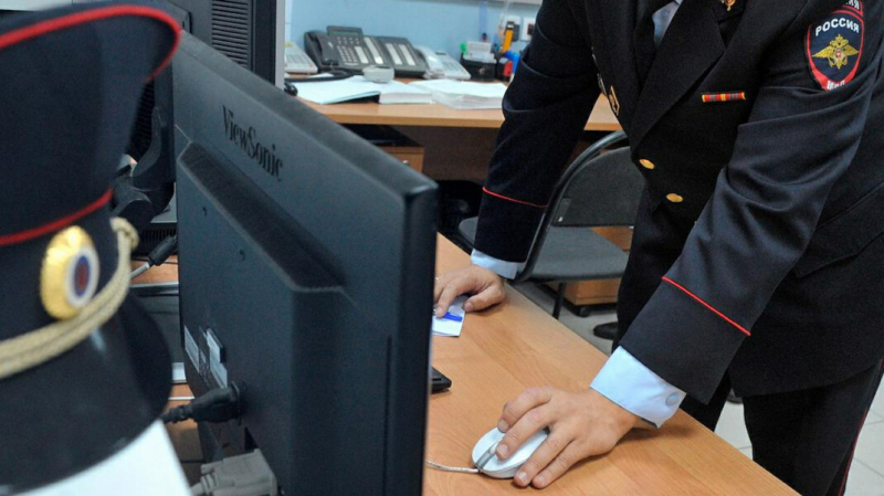 Экс-полицейский отказался признавать вину по делу о сливе данных попутчиков Навального в день отравления