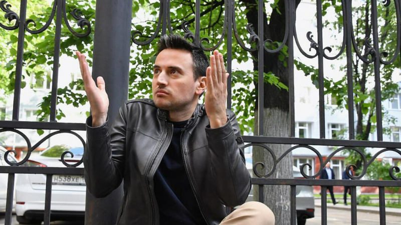 Экс-председатель «Открытой России» сообщил о намерении вернуться в Россию. Он уехал за границу «по делам»