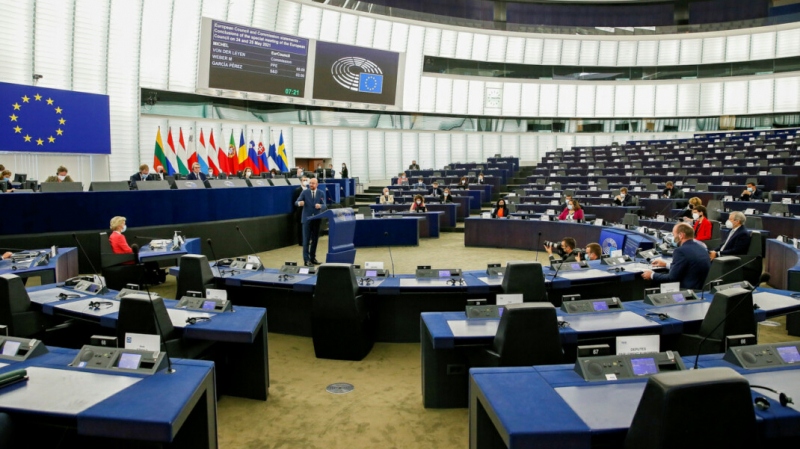 Европарламент призвал ужесточить санкции против Белоруссии. Среди мер — отключение от SWIFT