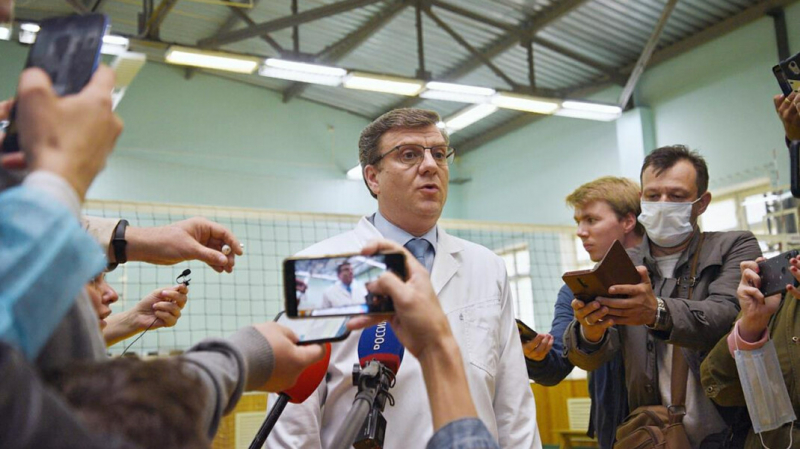 «Я устал». Бывший врач больницы Омска отказался отвечать на обвинения в фальсификации медкарты Навального