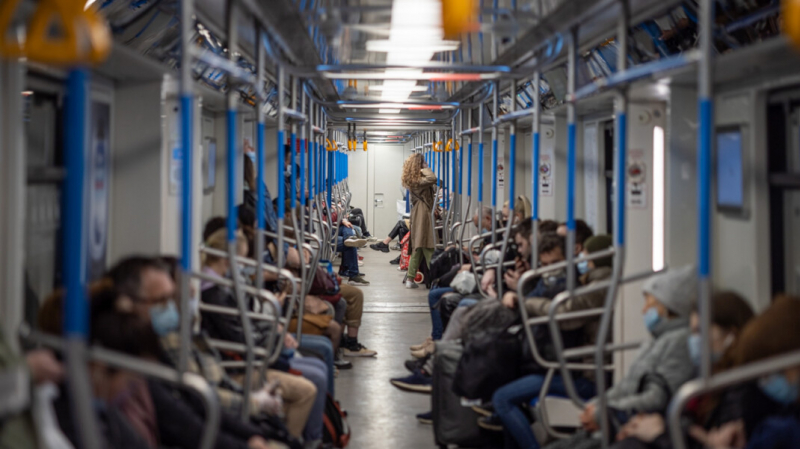 «Левада-центр»: россияне стали меньше бояться заразиться коронавирусом на фоне третьей волны COVID-19