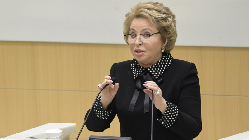 Матвиенко назвала одним из секретов в политике улыбку — но не американскую, а «нашу, отечественную»