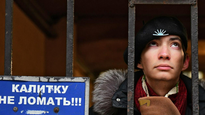 На акциониста, «выстрелившего» себе в голову на Красной площади, завели дело о хулиганстве