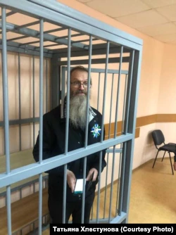 "Не вижу греха в том, что ходил на мирные акции и был за это арестован". Священнику запретили служить за участие в протестах в Хабаровске