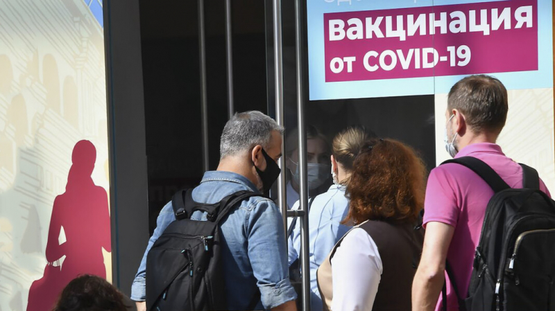 Обязательная вакцинация в Москве может растянуться на четыре месяца вместо необходимых двух