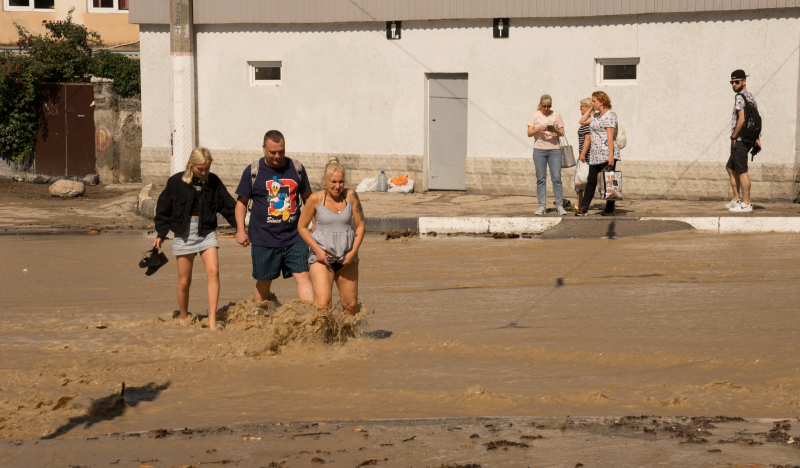 Почему затопило Ялту и Керчь? Станет ли после ливней в Крыму больше воды? Рассказывает экс-министр АРК
