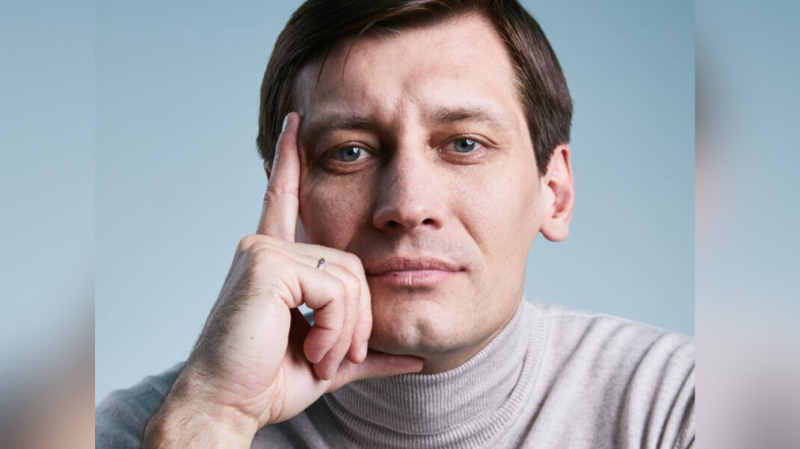 Политика Дмитрия Гудкова задержали как подозреваемого по уголовному делу. Ему грозит до пяти лет тюрьмы