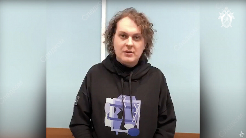 «Полностью раскаиваюсь». Блогер Хованский признал вину по делу об оправдании терроризма