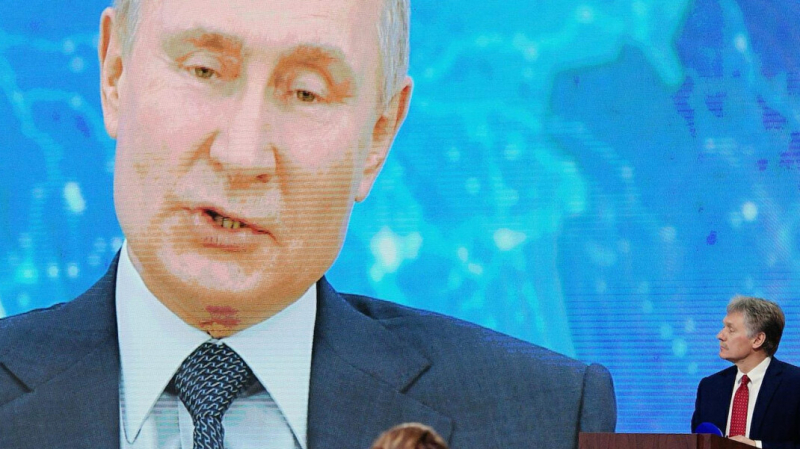 «Постоянно в гуще событий». Песков заявил, что Путин де-факто никогда не был на удалёнке