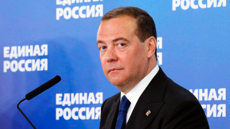 Путин «поставил Медведева перед фактом», что он не войдёт в пятёрку кандидатов на выборах в Госдуму