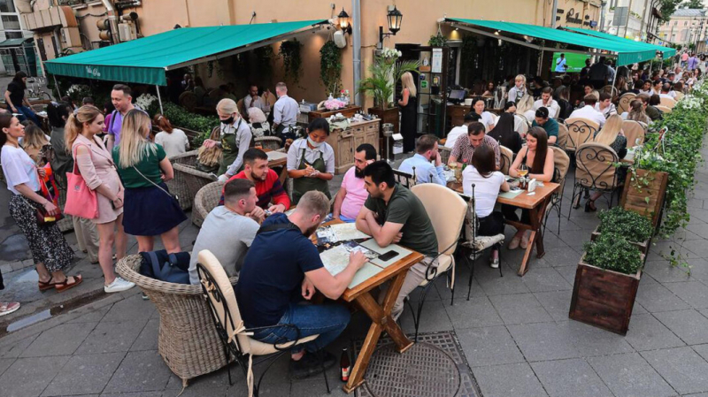 Рестораторы попросили власти Москвы смягчить правила посещения общепита по QR-коду