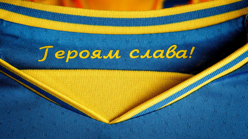 Российский футбольный союз пожаловался в УЕФА на форму Украины с Крымом и надписью «Героям слава!»