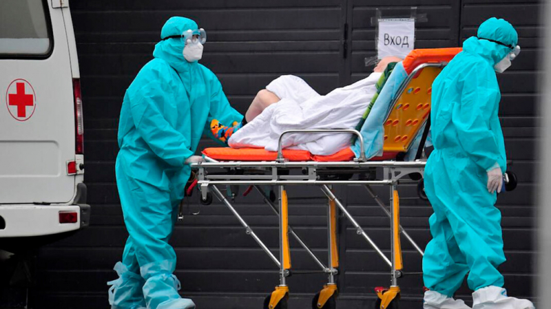 Росстат пересмотрел данные по смертям от COVID-19 за прошлый год. Умерших оказалось почти на 40% больше