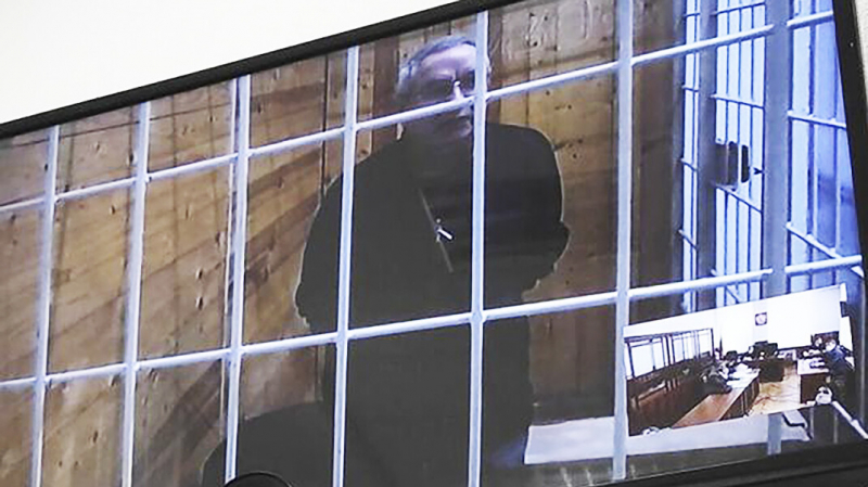 Следствие отказалось ознакомить отца директора ФБК* с его делом целиком. Это незаконно, считает его адвокат