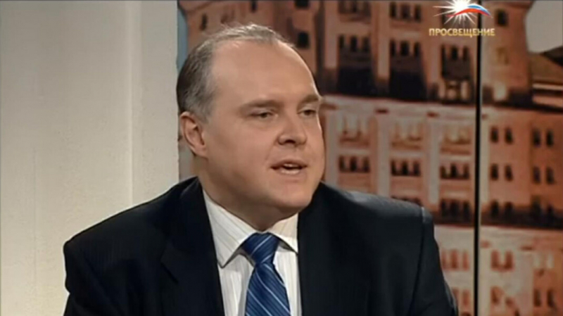 Суд вернул иск бывшему преподавателю школы при МГУ, которого обвинили в домогательствах