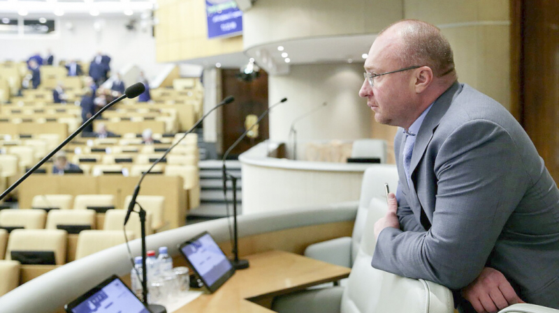 Сын Жириновского решил уйти с поста вице-спикера Госдумы и из политики