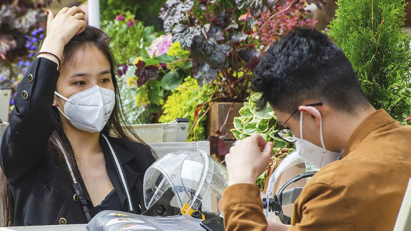 Туроператоры попросили Собянина пускать иностранцев в рестораны без QR-кодов