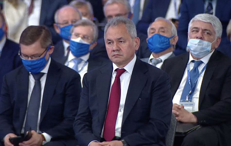 Участники съезда ЕР проигнорировали санитарные ограничения: маски не надели несколько министров и депутатов