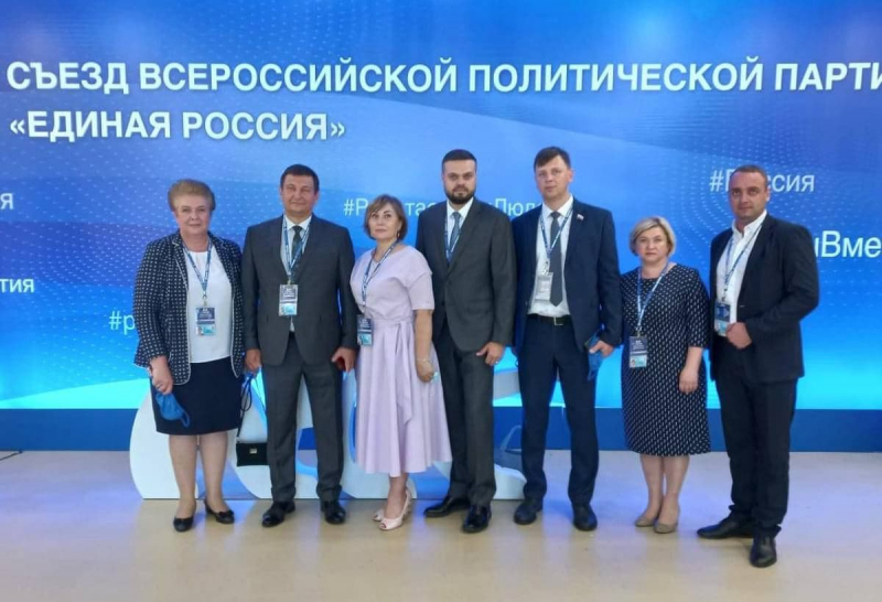 Участники съезда ЕР проигнорировали санитарные ограничения: маски не надели несколько министров и депутатов