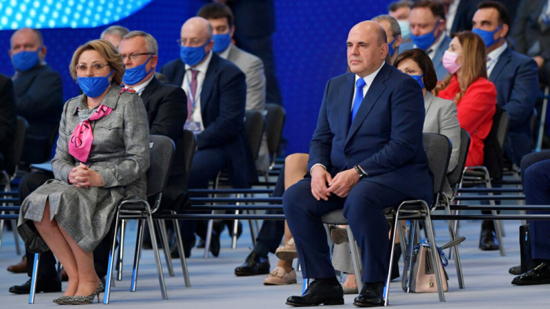 Участники съезда ЕР проигнорировали санитарные ограничения: маски не надели несколько министров и депутатов