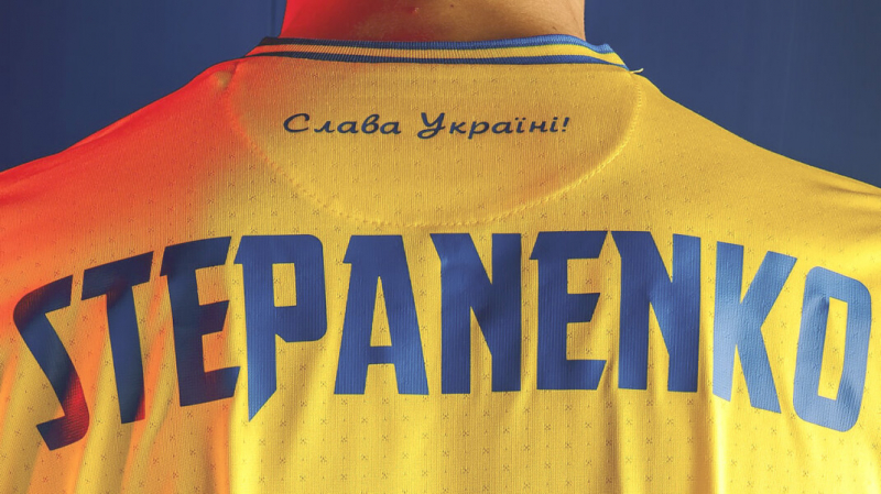 УЕФА обязала украинскую сборную убрать со своей формы слоган «Героям слава!»