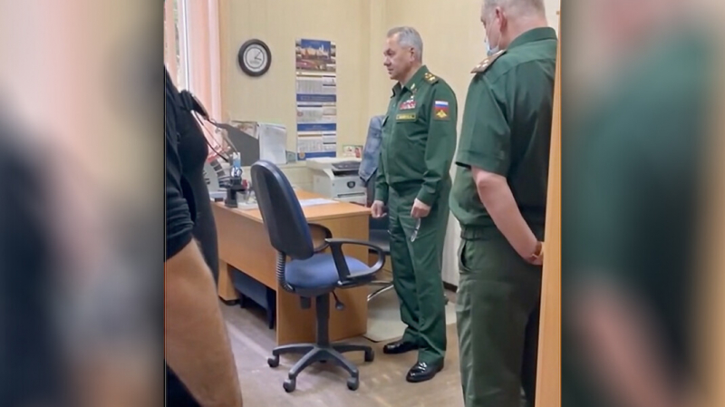 «В дупло письма закладываете?» Шойгу внезапно пришёл в московский военкомат и удивился отсутствию компьютера