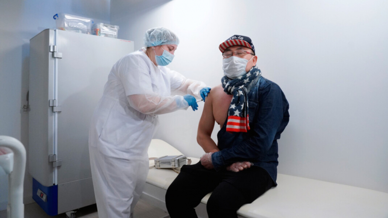 В единственном российском регионе, объявившем локдаун, ввели обязательную вакцинацию для студентов и пожилых