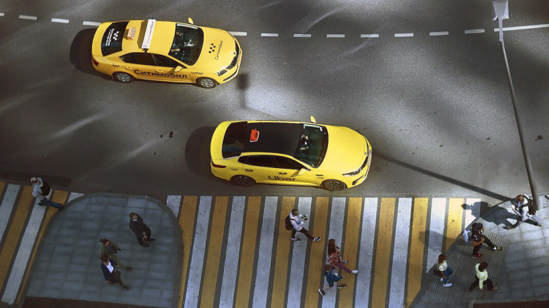 В Подмосковье не будут пускать на работу таксистов и водителей автобусов без прививки от COVID-19