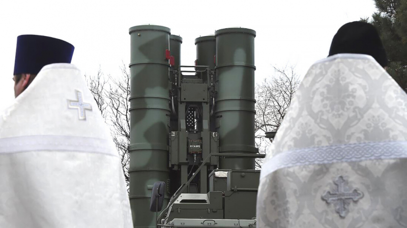 В РПЦ разработали документ о благословении военнослужащих и их оружия