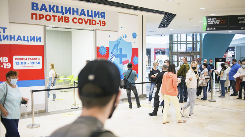 Власти отказались от плана вакцинировать 60% взрослых россиян к осени. Новая цель — хотя бы 35%