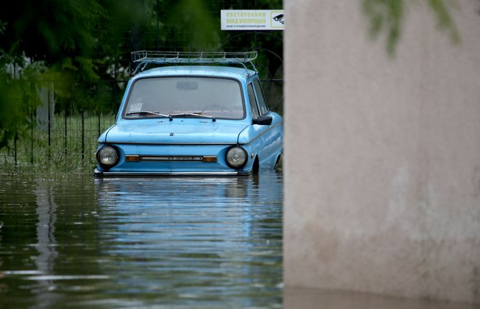 Вода не уходит с улиц курортного поселка Кореиз близ Ялты