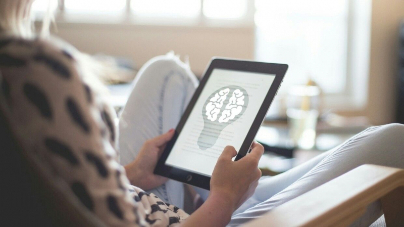 Врач рассказал о потере человечеством уровня интеллекта