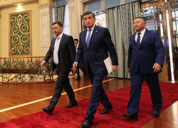 "На старые грабли"? Кыргызстан голосует за нового президента и прежнюю политическую систему