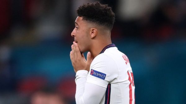 "Непростительная травля". Расистский скандал вокруг игроков сборной Англии потряс страну