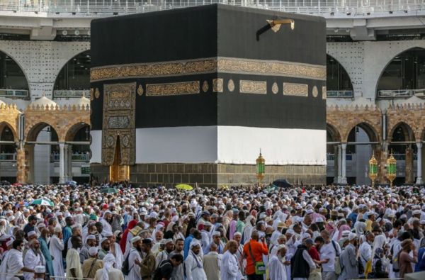 Коронавирус в мире: ковид у британского министра, хадж только для своих и Миконос без вечеринок