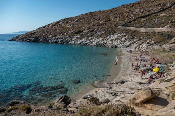 Коронавирус в мире: ковид у британского министра, хадж только для своих и Миконос без вечеринок