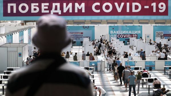 "Вам не надо". Почему у ВИЧ-положительных россиян возникла проблема с вакцинацией от Covid-19