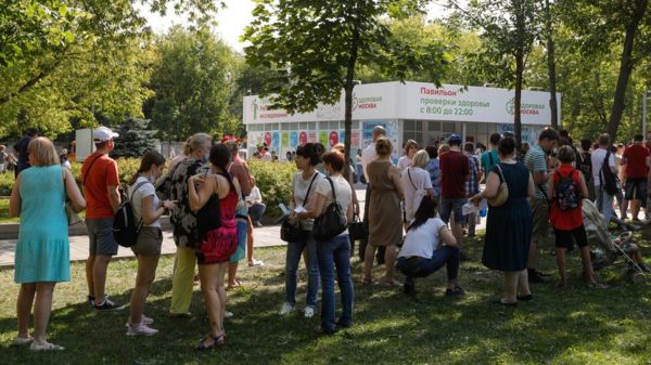 "Инфраструктура не может потянуть такие объемы". Почему бизнес не успевает привить сотрудников до 15 июля