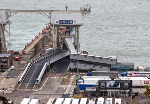 Коронавирус в мире: ковид у британского министра, хадж только для своих и Миконос без вечеринок