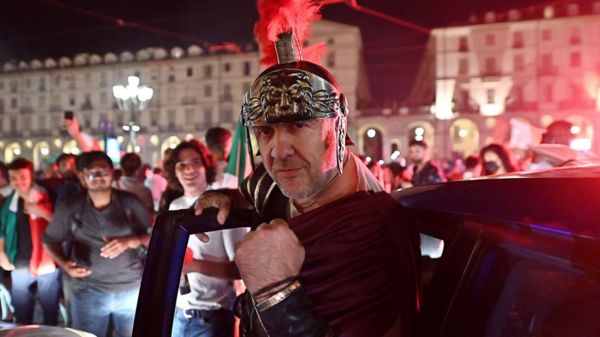 Надежды, отчаяние, ликование и 55 лет боли. Финал Евро-2020 в фотографиях