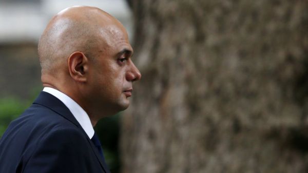 Коронавирус в мире: ковид у британского министра, хадж только для своих и Миконос без вечеринок